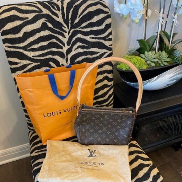 Louis Vuitton Looping Bag - Picture 1 of 11